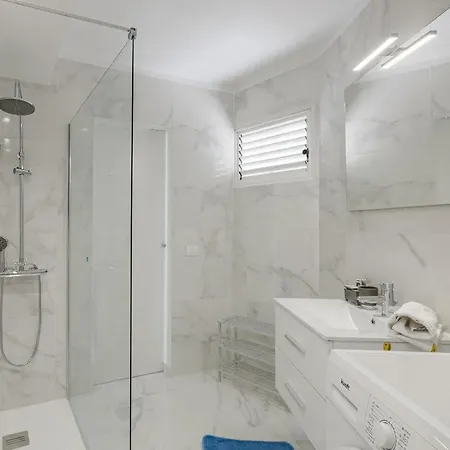 419 Lily Apartment *